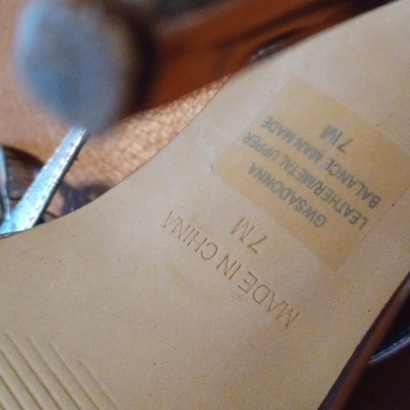 💙🌺Guess Silver Strappy Heeled Sandals - Picture 5 of 15